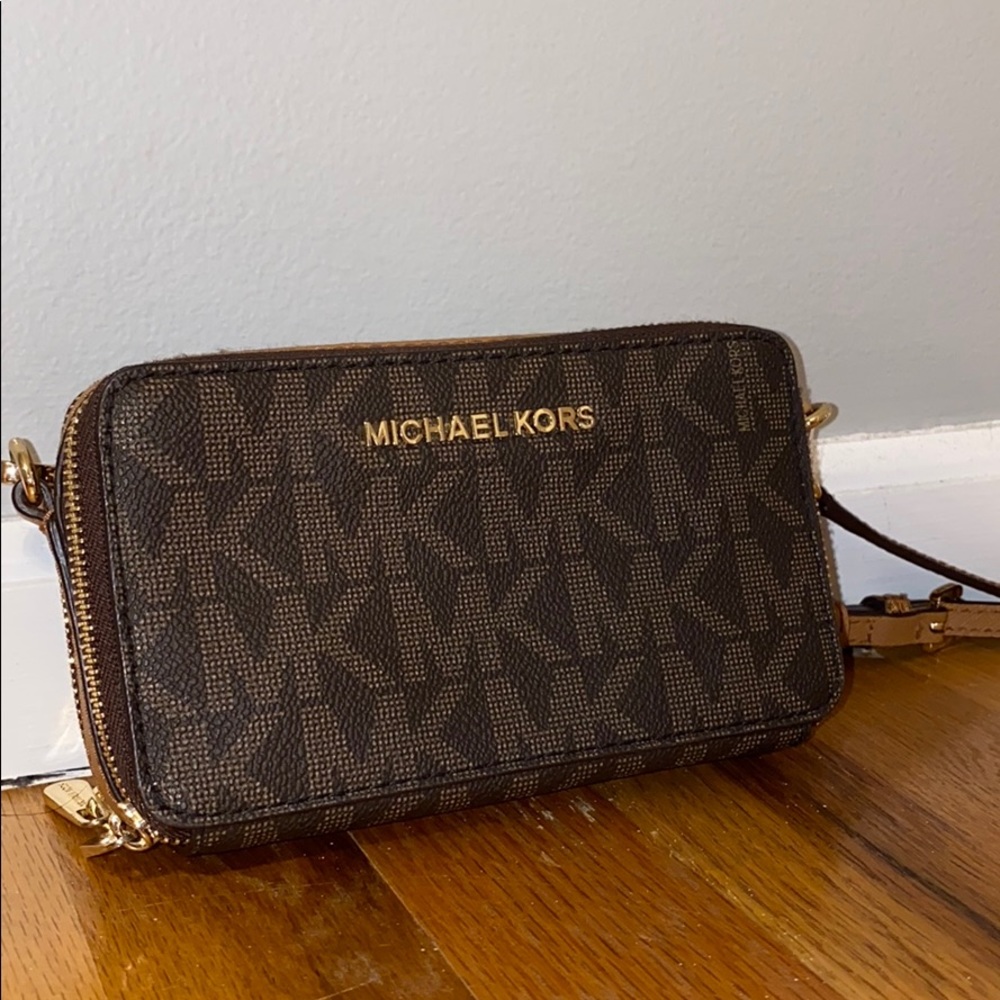 Micheal Kors cross body
